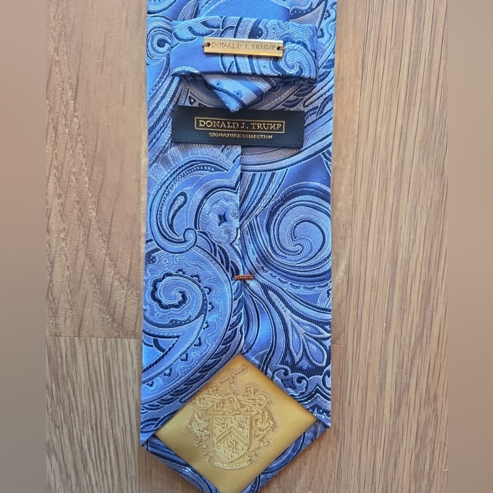 Donald J Trump Blue Paisley Tie Silk - Picture 3 of 6